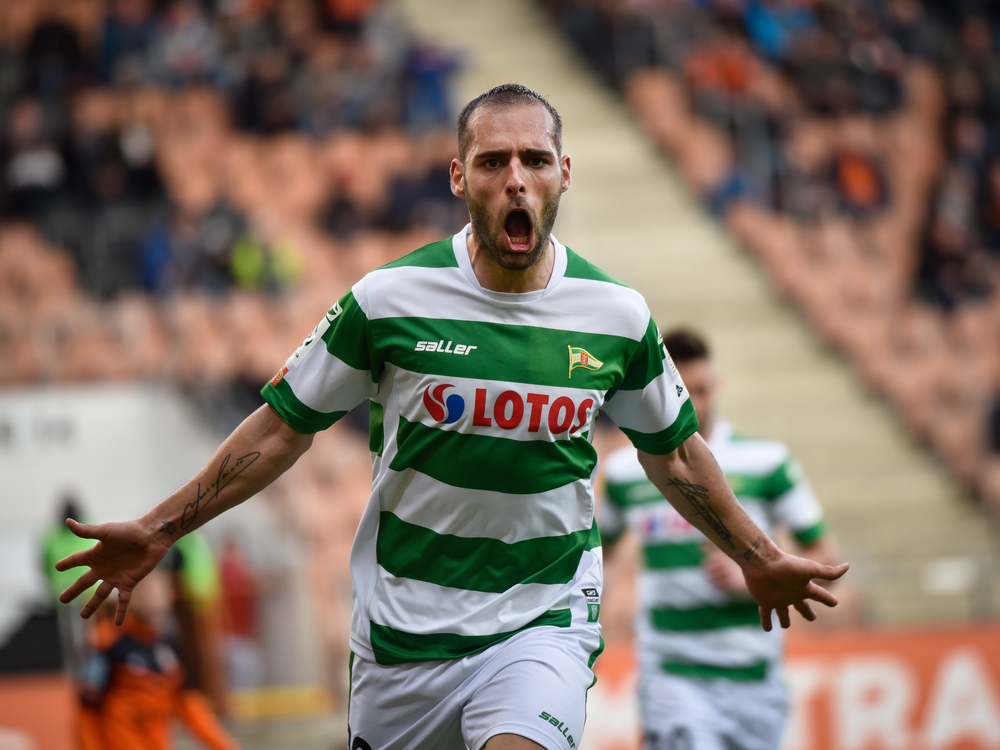 Lechia wywozi trzy punkty z Poznania. Lech pogrążony w kryzysie [WIDEO]