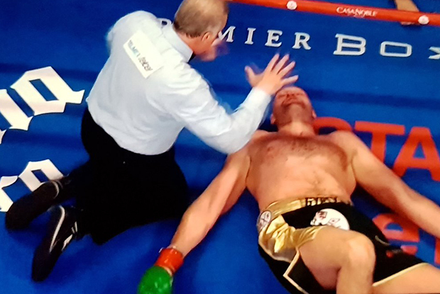 Niesamowita walka o mistrzostwo świata. Wilder dwa razy posłał Fury'ego na deski, ale... zwycięzcy nie ma! [WIDEO]