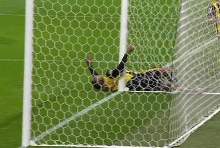 Fatalna kontuzja w Premier League. Piłkarz Watford zderzył się ze słupkiem