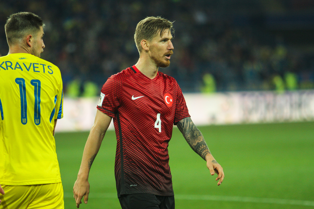 Piłkarz Galatasaray oszukał klub, żeby pojechać na wakacje. Zdradziła go żona