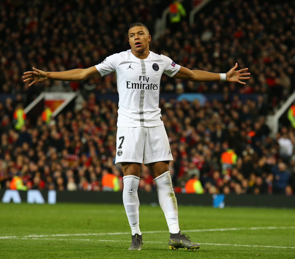 Kylian Mbappe uratował PSG, dwa gole Francuza