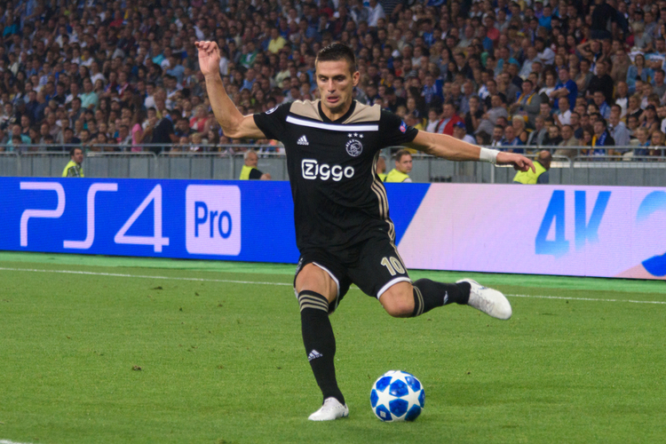 Dyrygent Tadić zagrał "koncert" na Bernabeu. Niezwykły Serb wprowadził młodą orkiestrę na salony