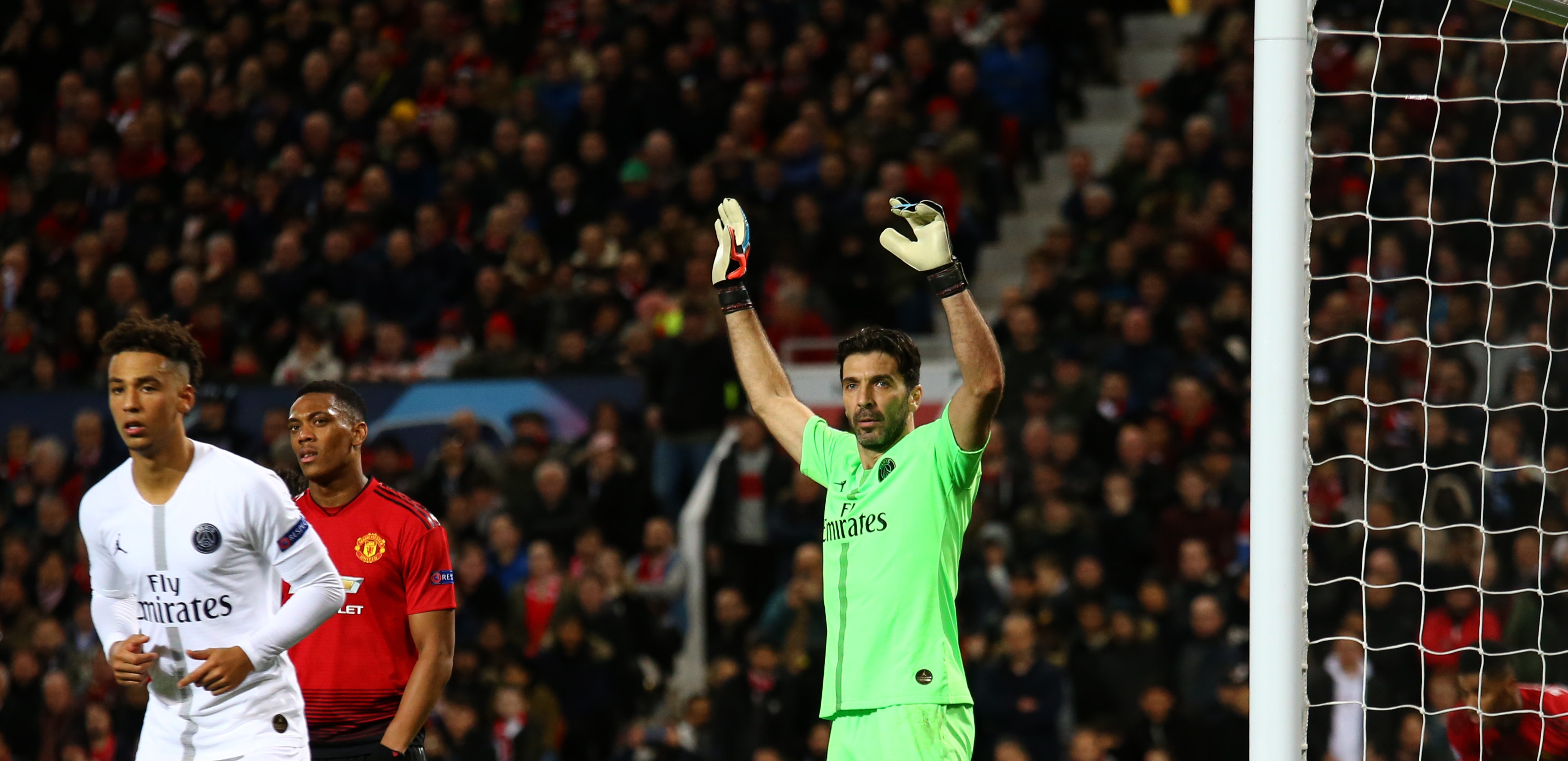 Fatalny błąd Buffona! Golkiper PSG dał się zaskoczyć [WIDEO]