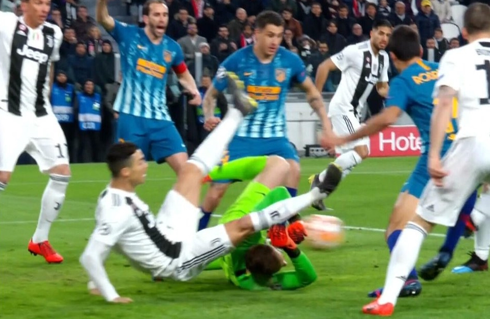 Czy Cristiano Ronaldo faulował Oblaka? Sędzia nie uznał bramki dla Juventusu [WIDEO]