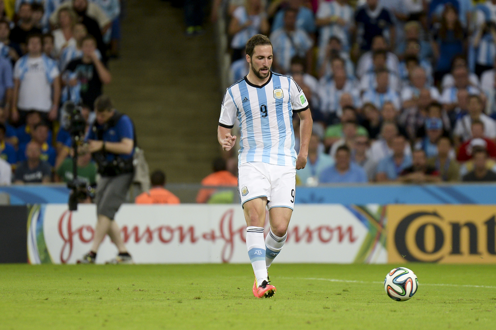 Legendarny napastnik broni Gonzalo Higuaina: Jest szanowany na całym świecie, ale nie w Argentynie