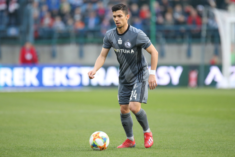 Legia Warszawa wczołgała się do kolejnej rundy Ligi Europy. Wstyd tak grać w piłkę! [WIDEO]