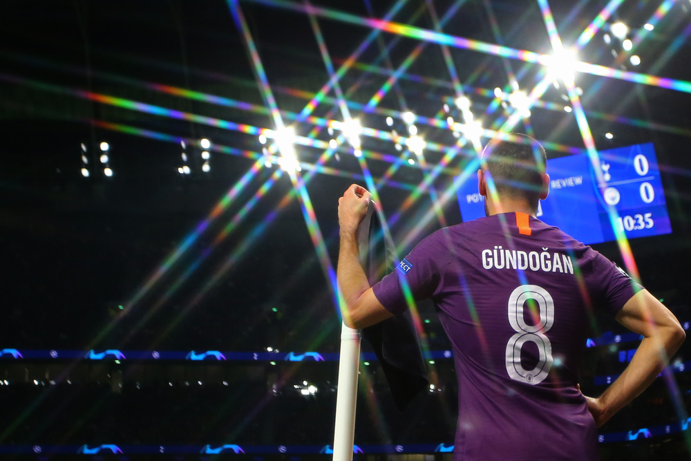 Szalony mecz i wielkie kontrowersje w Manchesterze! Tottenham zagra w półfinale! [WIDEO]