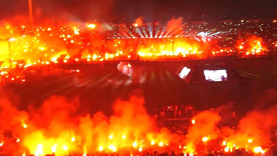Saloniki zapłonęły! Tak kibice PAOK-u świętowali mistrzostwo Grecji [WIDEO]