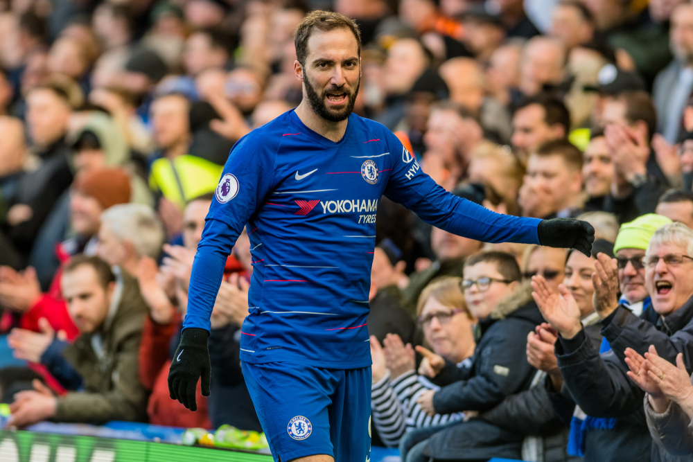Gonzalo Higuain rozstał się z Chelsea. We Włoszech chce grać tylko w jednym klubie