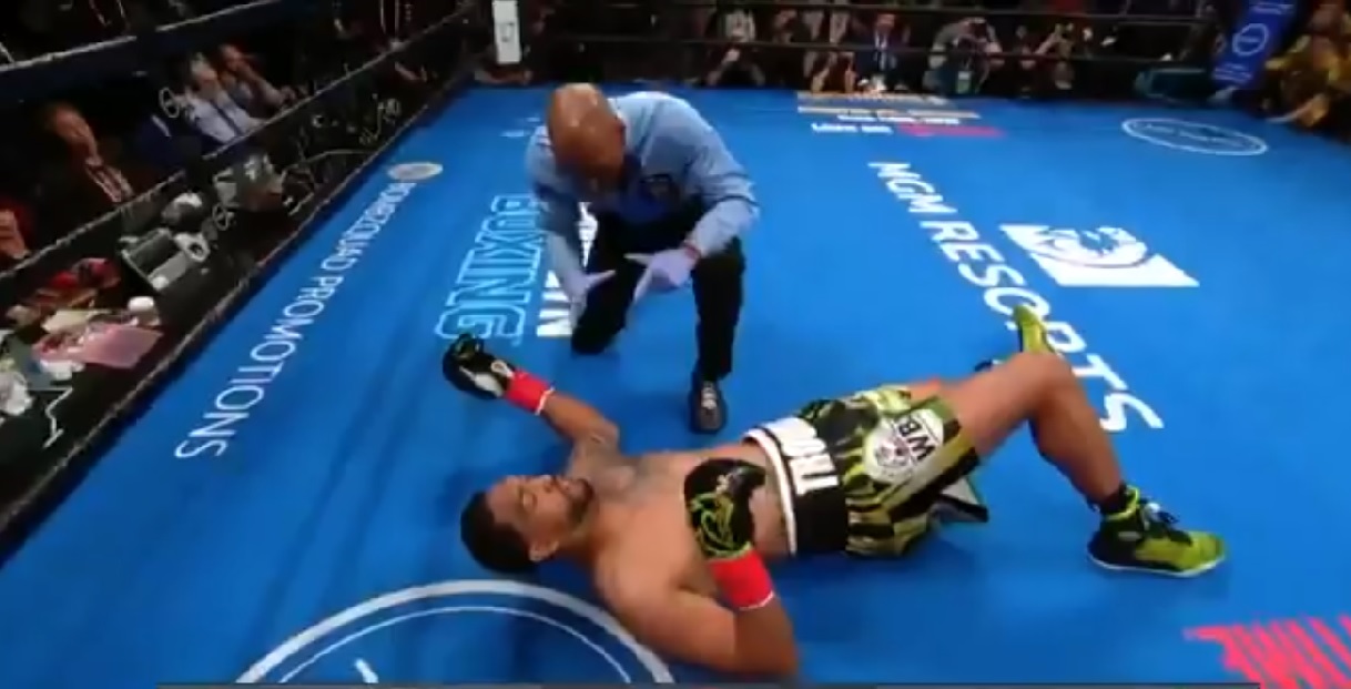 Deontay Wilder obronił mistrzowski pas. Brutalny nokaut w pierwszej rundzie! [WIDEO]