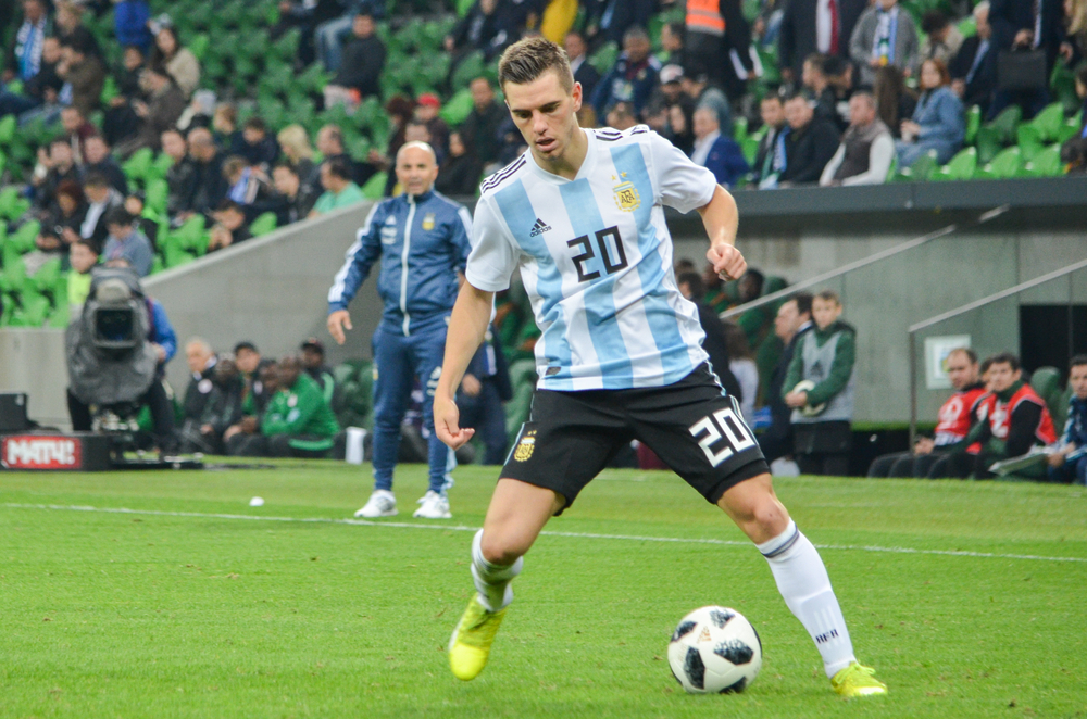 Manchester United walczy o pomocnika Betisu
