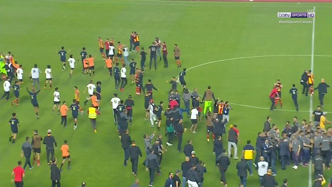 Skandal w finale Afrykańskiej Ligi Mistrzów. Drużyna zeszła z boiska po decyzji sędziego [WIDEO]
