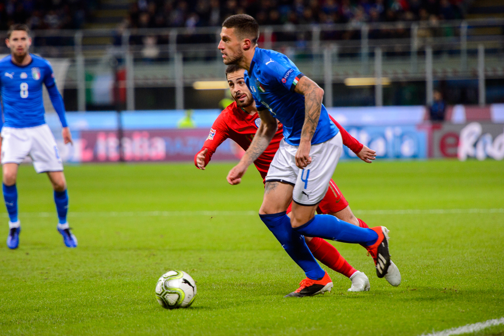 Piłkarz Serie A założył kalosze i ruszył z pomocą. Kibice są pod wrażeniem [ZDJĘCIE]
