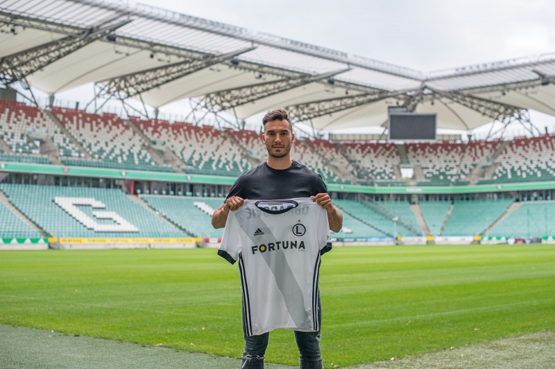 Legia chce pozbyć się największego niewypału transferowego. Bierze ogromną pensję, trenuje z rezerwami