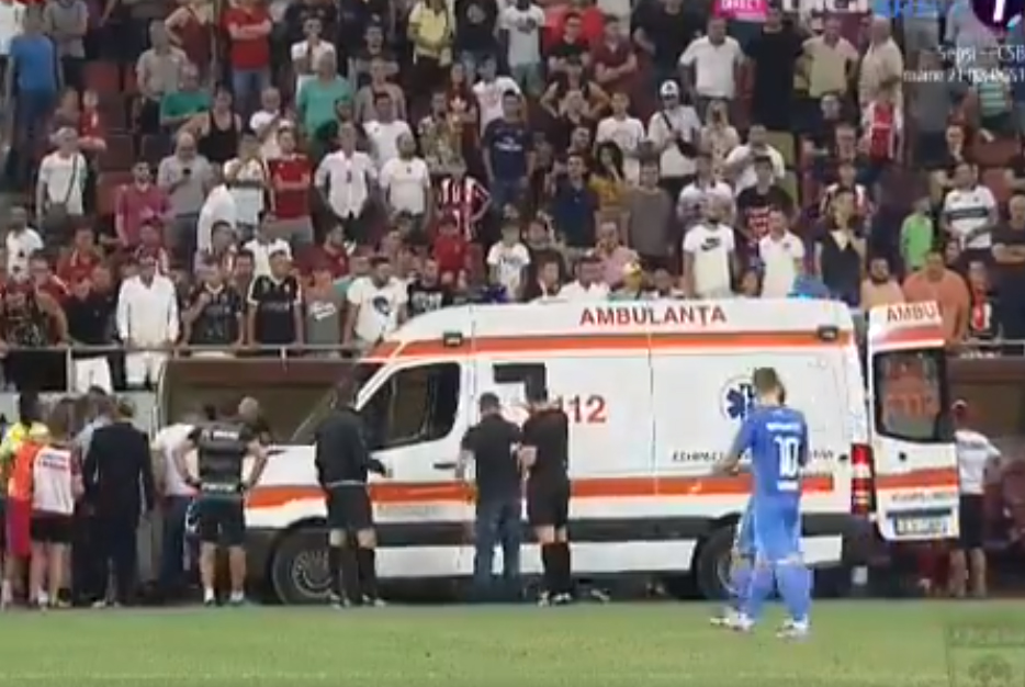 Dramat w lidze rumuńskiej. Trener Dinama Bukareszt miał atak serca podczas meczu [WIDEO]