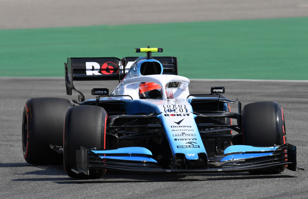 Genialny manewr Valtteriego Bottasa dał mu zwycięstwo. Robert Kubica na ostatnim miejscu [WIDEO]