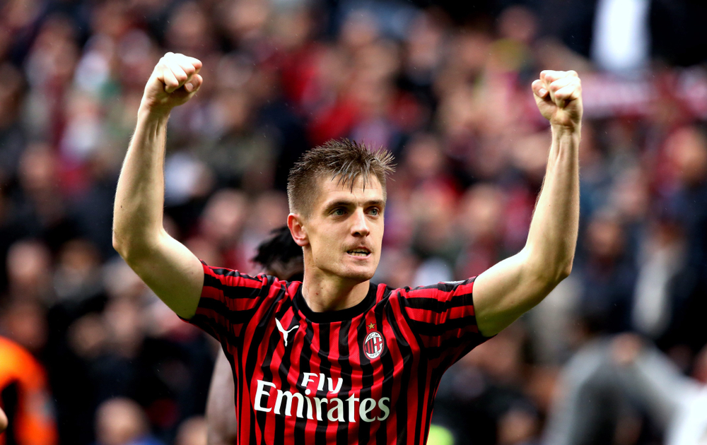 Skromna wygrana AC Milan na własnym boisku. Kapitalny gol z rzutu wolnego [WIDEO]