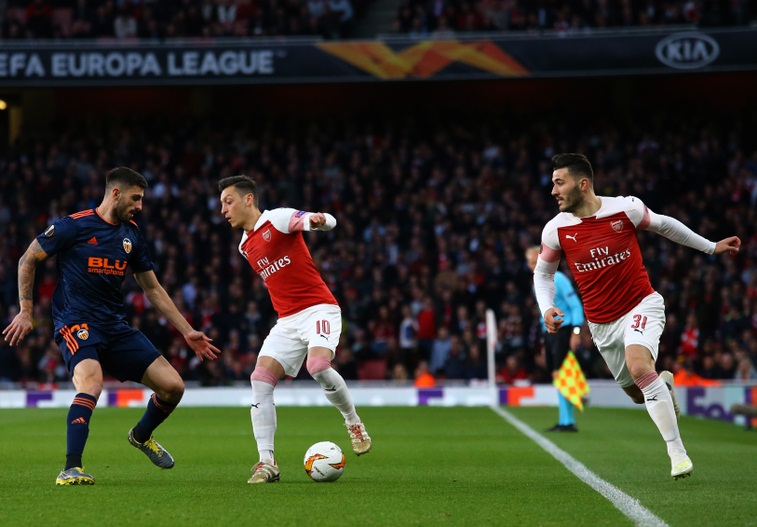 Kolasinac i Özil w centrum wojny gangów, żona Bośniaka uciekła do Niemiec. "Ograbimy was ze wszystkiego"