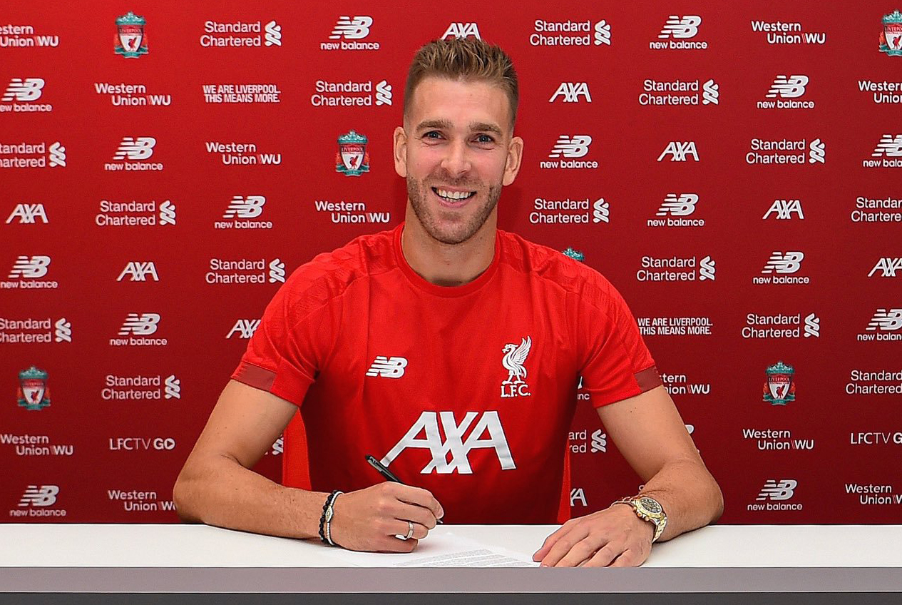Adrian może nie zagrać w najbliższym meczu Liverpoolu! Bohater "The Reds" doznał kontuzji przez kibica [WIDEO]