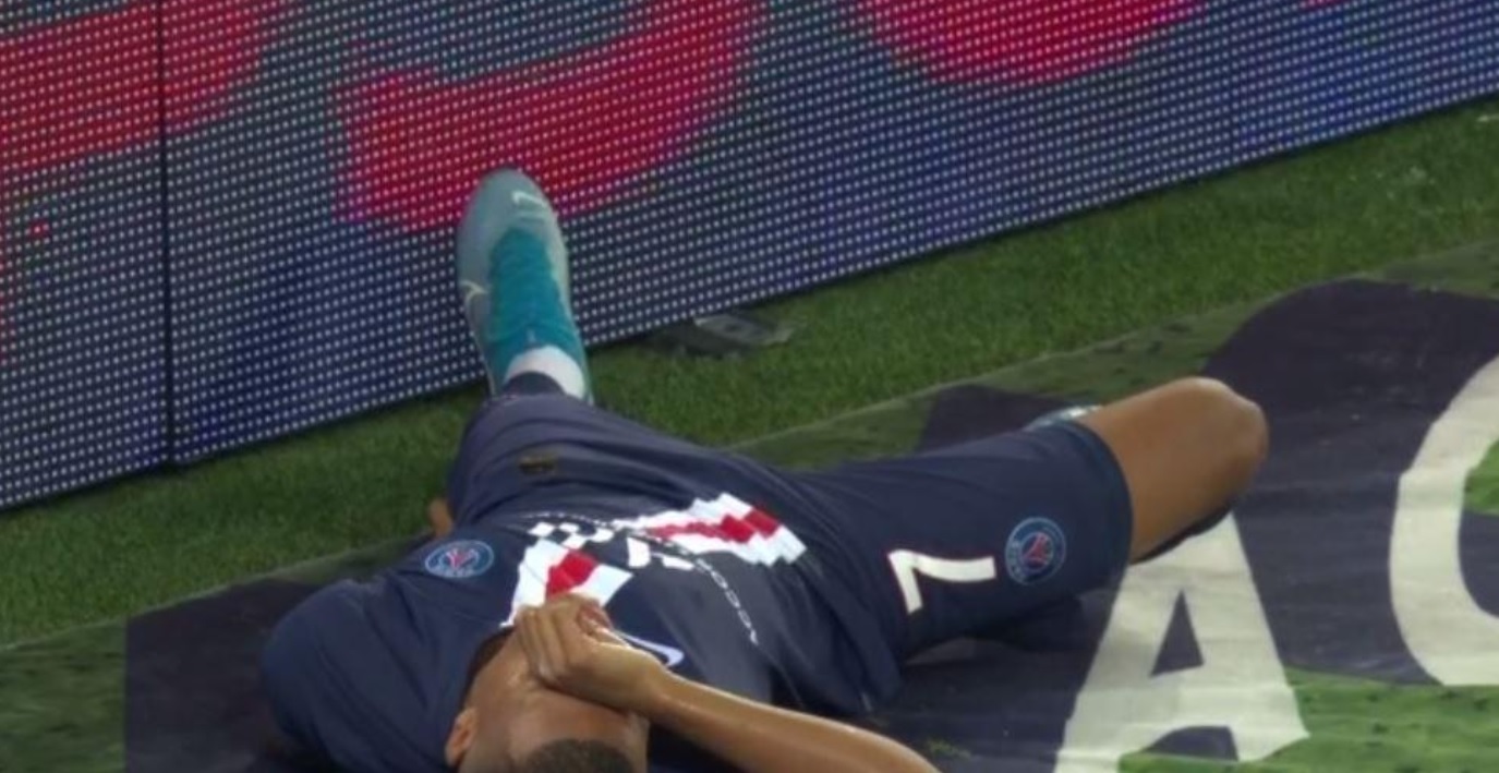 Szpital w PSG. Kontuzje Edinsona Cavaniego i Kyliana Mbappe [WIDEO]