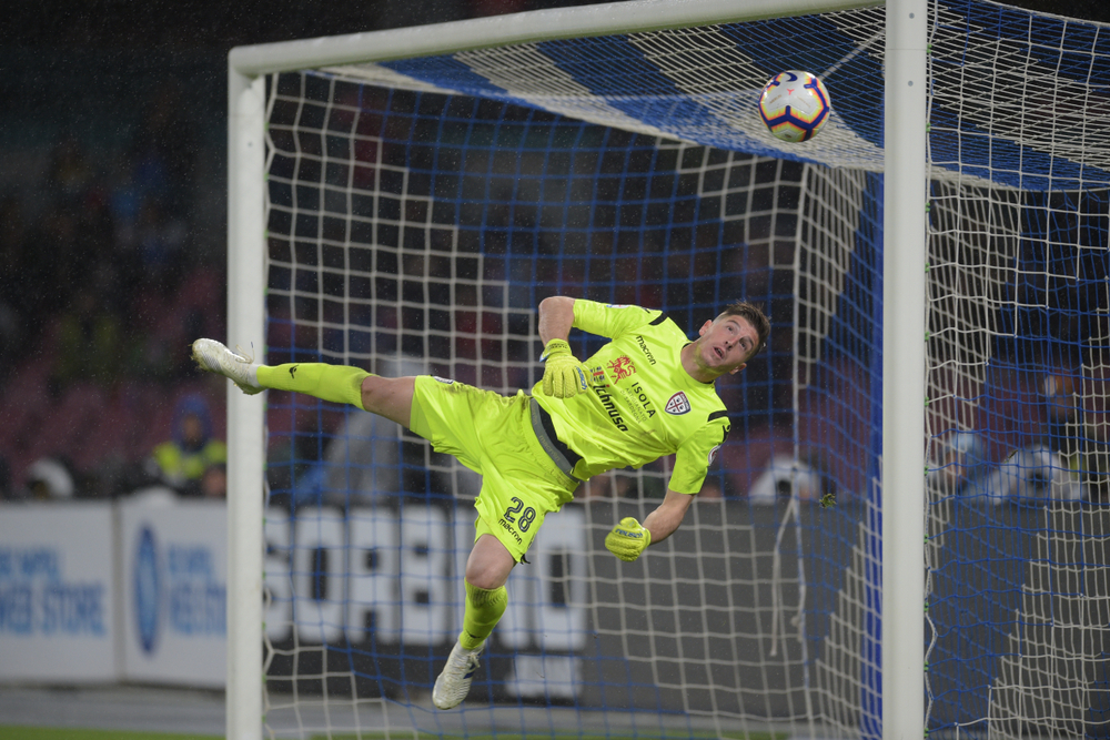 Bramkarz Cagliari przeszedł operację barku. Czeka go długa przerwa