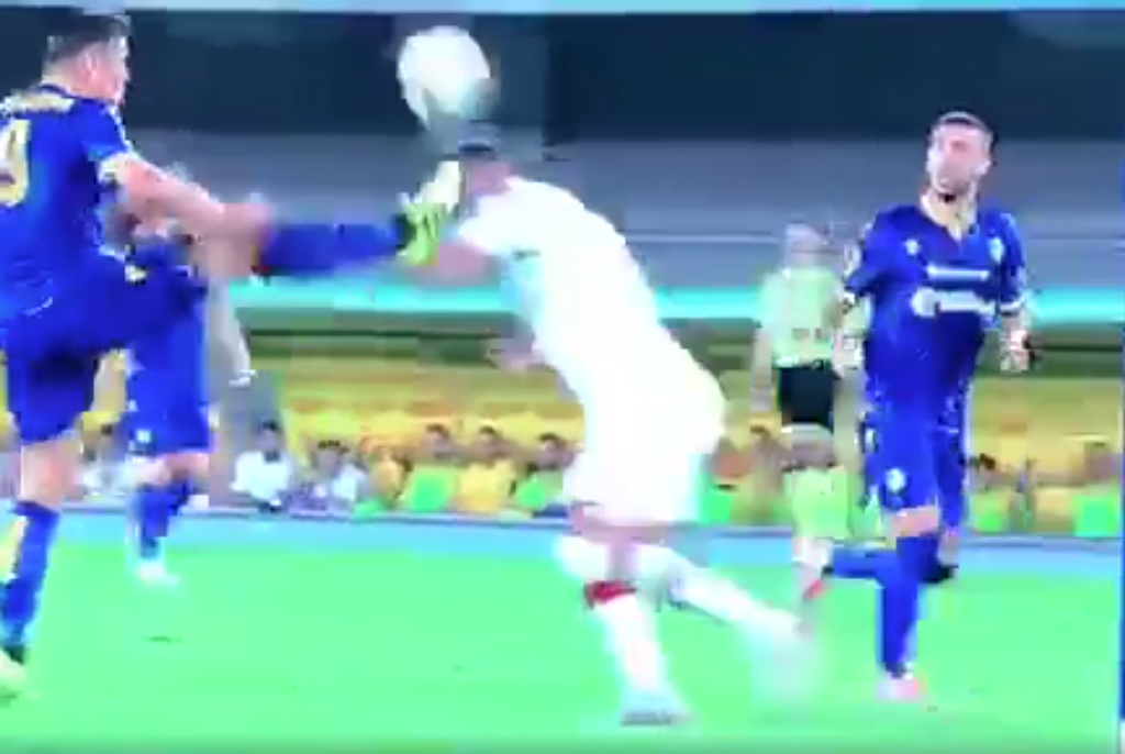 Tragiczny debiut Mariusza Stępińskiego w Hellas! Czerwona kartka po 19 minutach! [WIDEO]