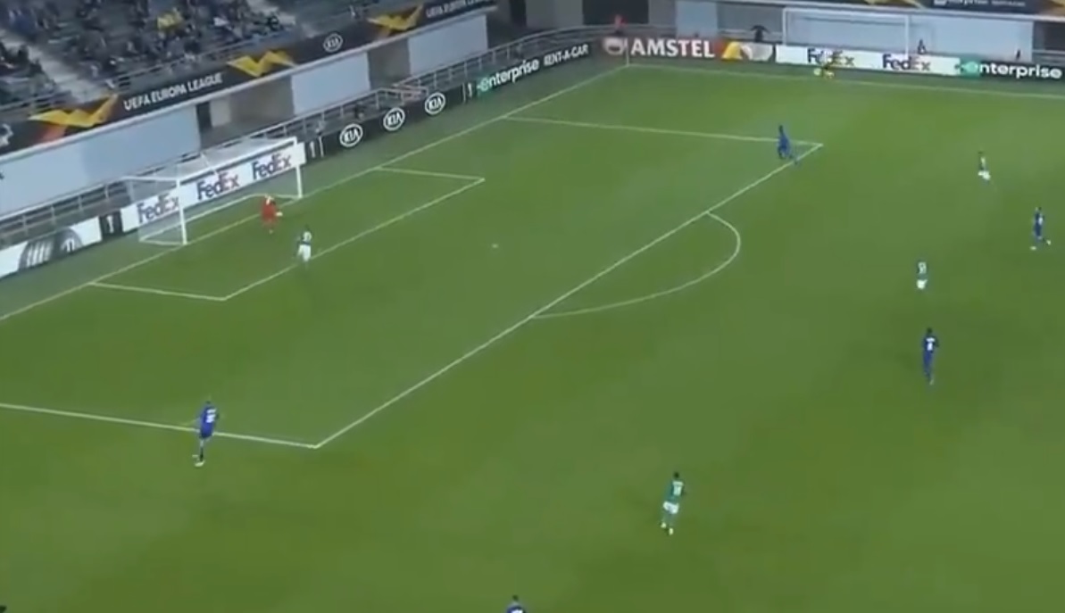 Kuriozalny gol samobójczy bramkarza w Lidze Europy. Kaminski pośmiewskiem [WIDEO]
