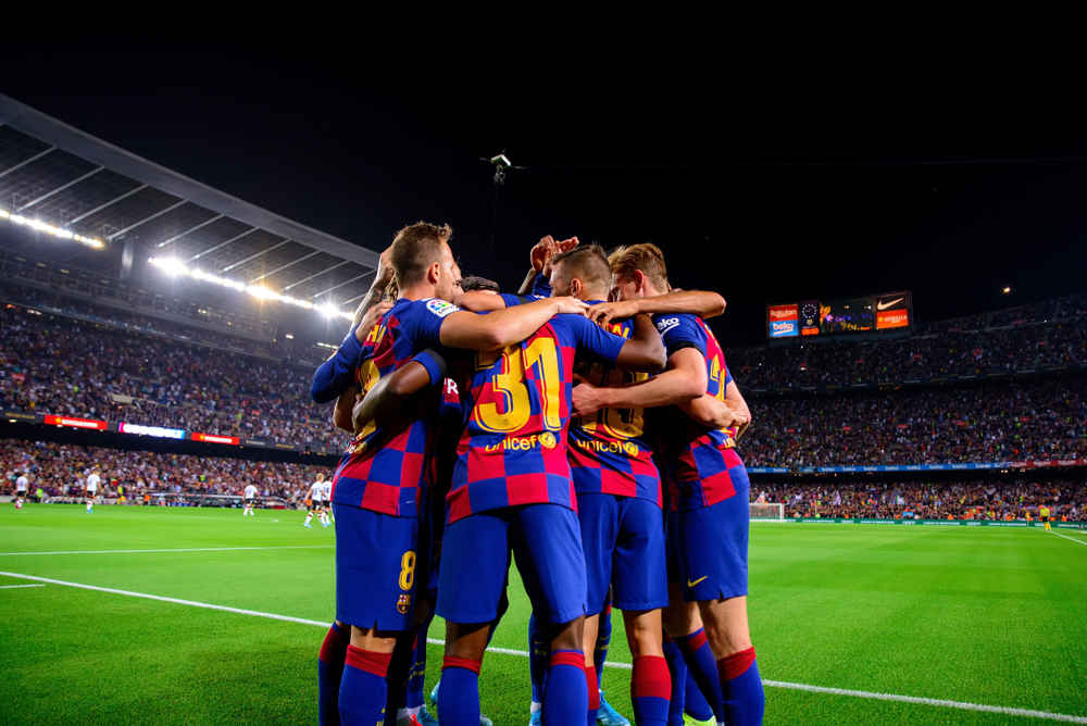 Media: Barcelona i Juventus walczą o utalentowanego obrońcę. Ma zaledwie 16 lat