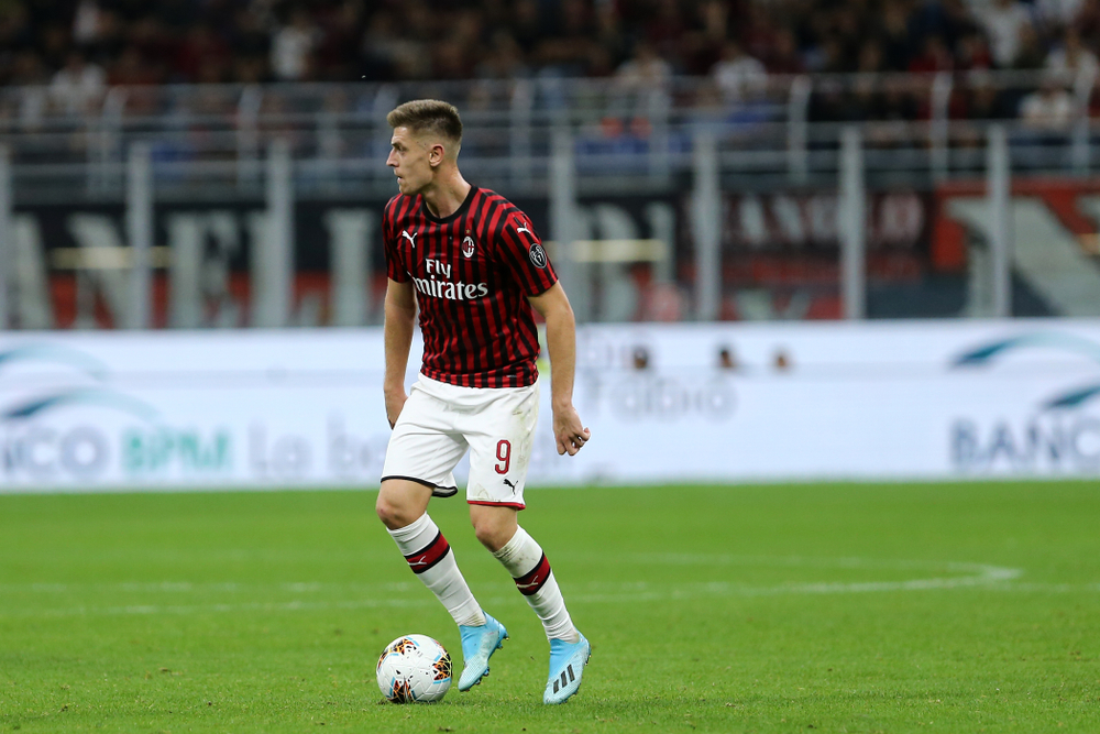 Krzysztof Piątek utworzy duet ze Zlatanem Ibrahimoviciem? Trener Milanu rozważa zmianę taktyki