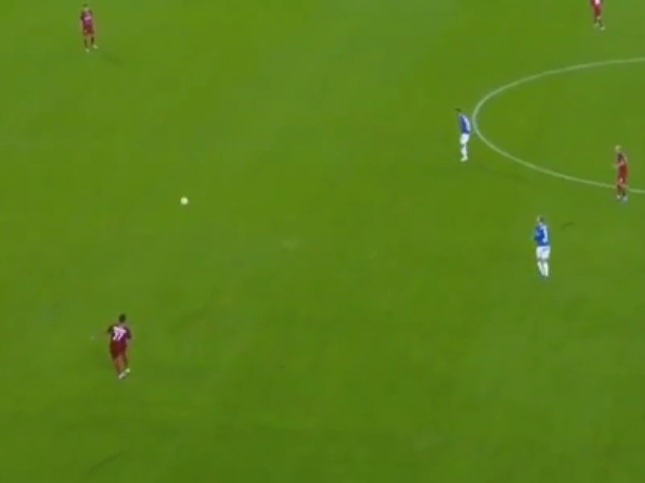 Hit Internetu! Kuriozalne sceny w meczu Ekstraklasy. Tiki-taka i absurdalna próba wybicia piłki [WIDEO]