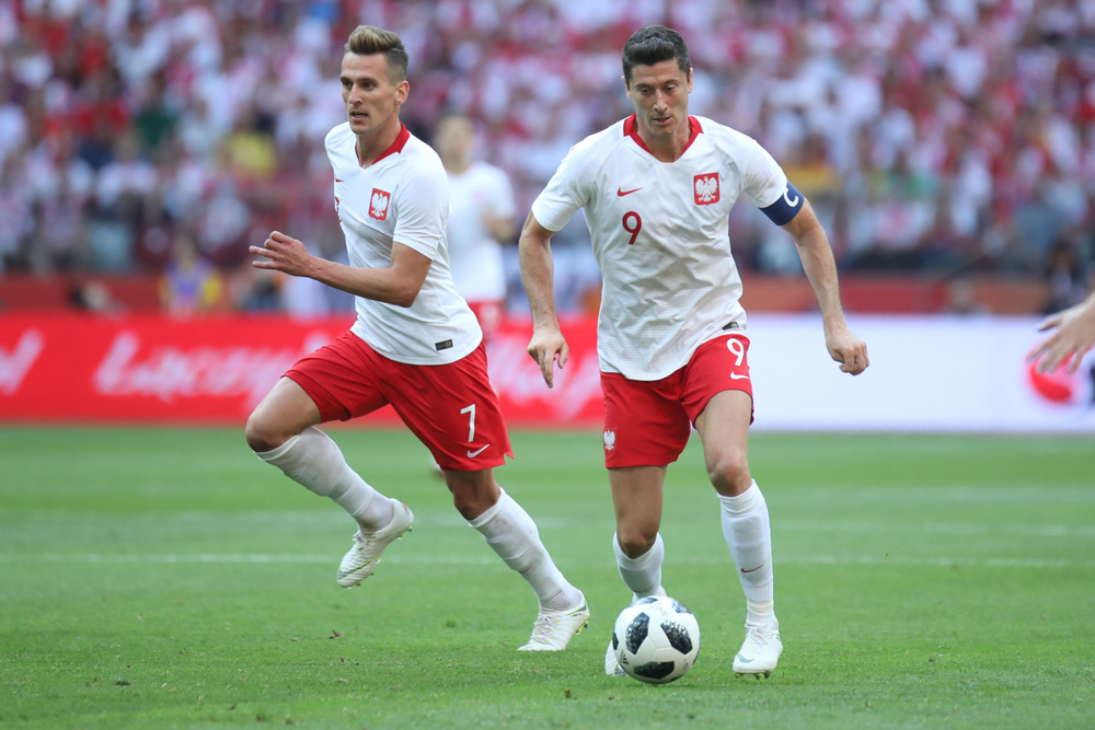Współpraca Lewandowskiego z Milikiem to mit. Trzy gole przez ponad 26 godzin! "Wymienili tylko jedno podanie"
