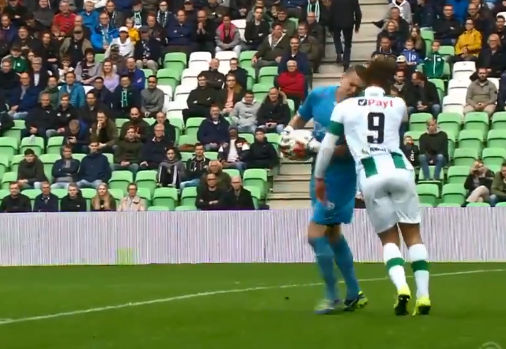 Faul "na Zidane'a". Holender brutalnie potraktował rywala [WIDEO]