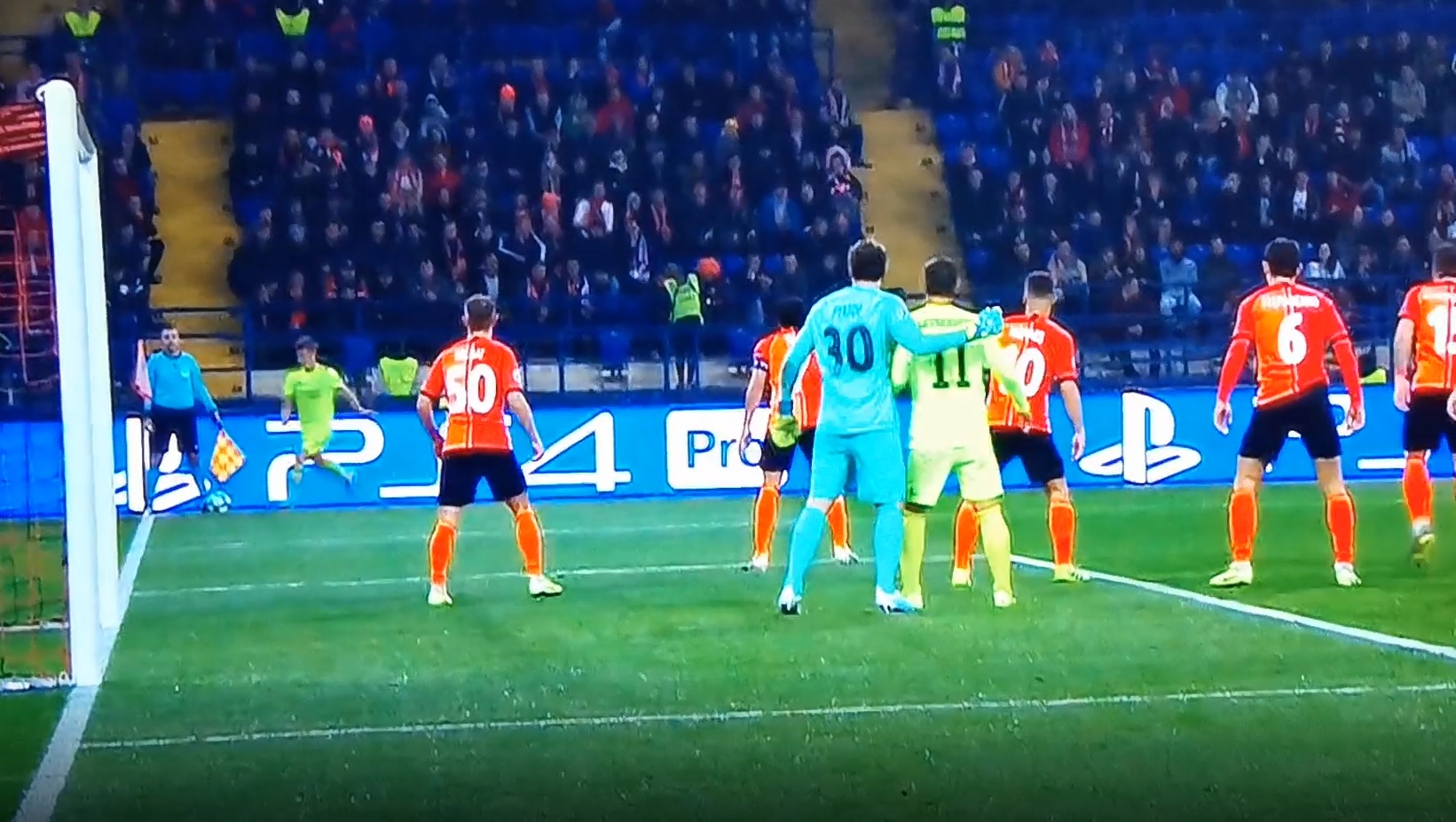 Wygrana Atletico, kolejny punkt Dinama Zagrzeb. Idiotyczny faul bramkarza rodem z MMA [WIDEO]
