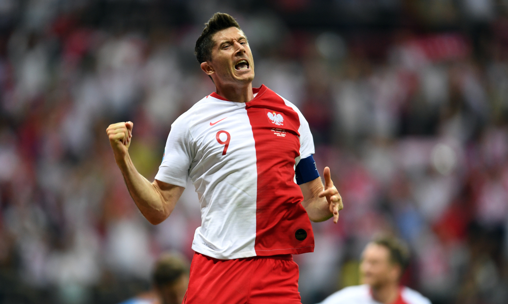 Wygrana Polaków na zakończenie el. ME! Kosmiczny mecz Lewandowskiego i pożegnanie Piszczka [WIDEO]