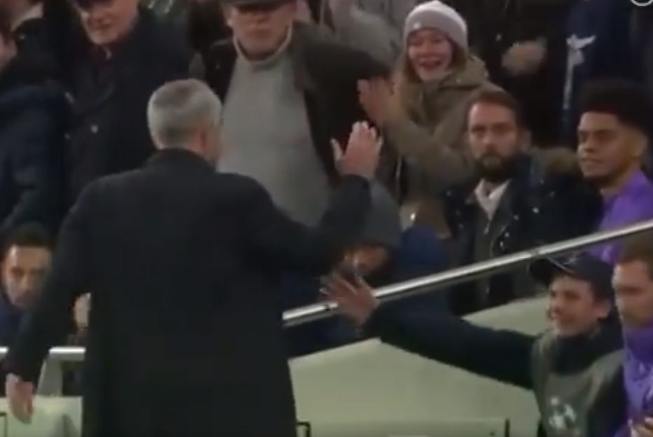 Chłopiec do podania piłek pomógł w zdobyciu gola Tottenhamowi. Dostał wyjątkową nagrodę [ZDJĘCIA]
