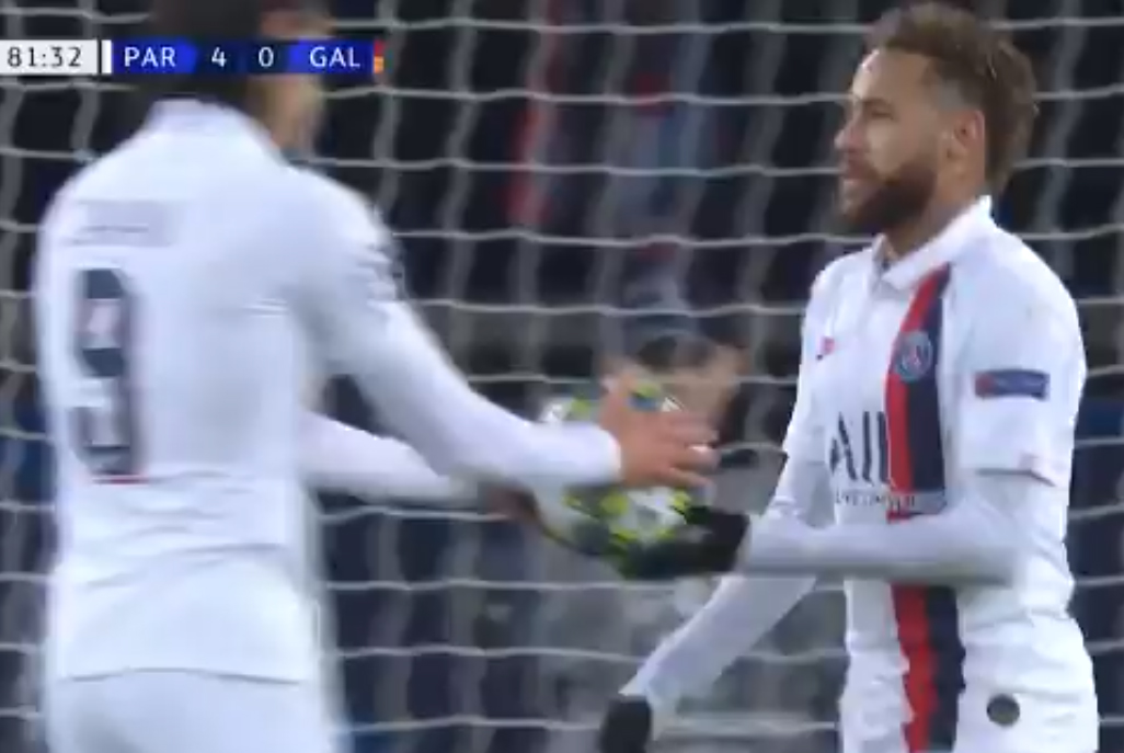 Niespodziewany gest Neymara. Oddał rzut karny Edinsonowi Cavaniemu [WIDEO]