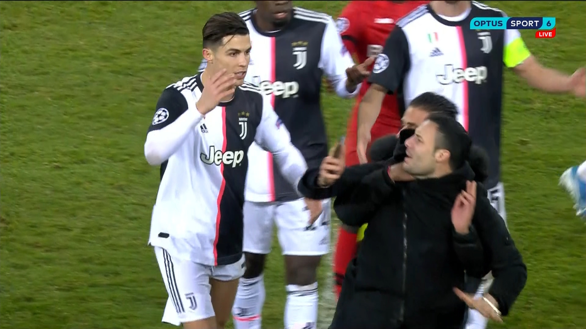 Cristiano Ronaldo wpadł w furię. Gwiazdor Juventusu przepędził natarczywego kibica [WIDEO]