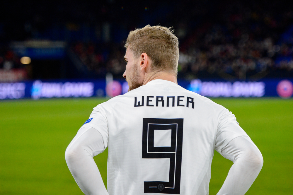 Kiedyś zdjęty z powodu hałasu, dziś głośno jest o jego formie. Timo Werner pędzi za "Lewym" i po mistrzostwo