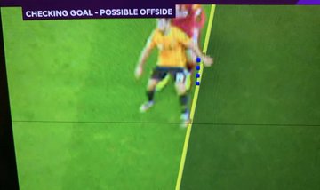 Liverpool czy LiVARpool? Sędziowie w roli głównej w meczu "The Reds" [ZDJĘCIE]