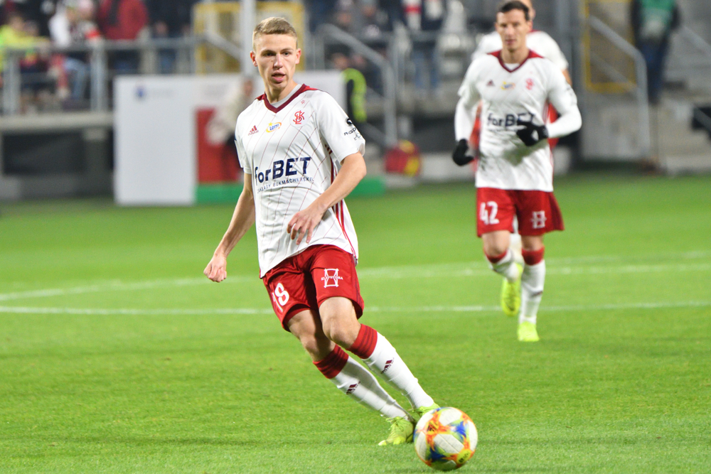 Legia Warszawa kupi młodego skrzydłowego? Kusi go kilka klubów Ekstraklasy