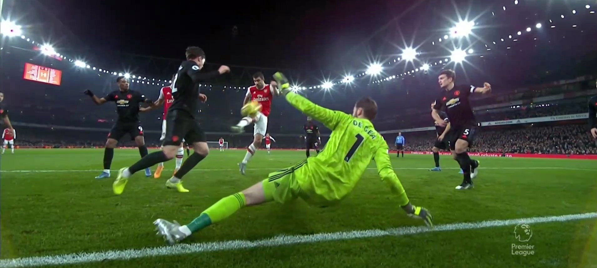 Arsenal nie dał szans Manchesterowi United w hicie Premier League. Pierwszy skalp Mikela Artety [WIDEO]