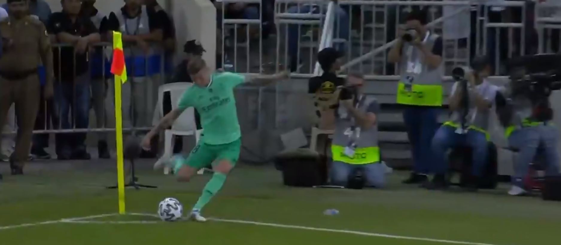 Real Madryt w finale Superpucharu Hiszpanii. Toni Kroos trafił bezpośrednio z rzutu rożnego! [WIDEO]