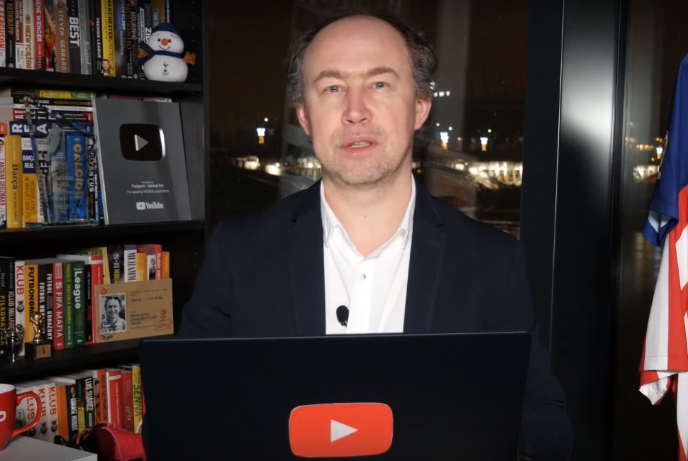 "Każdy, kto ma dwie nogi i potrafi prosto kopnąć piłkę spier... z Ekstraklasy". Michał Pol kpi z polskiej ligi