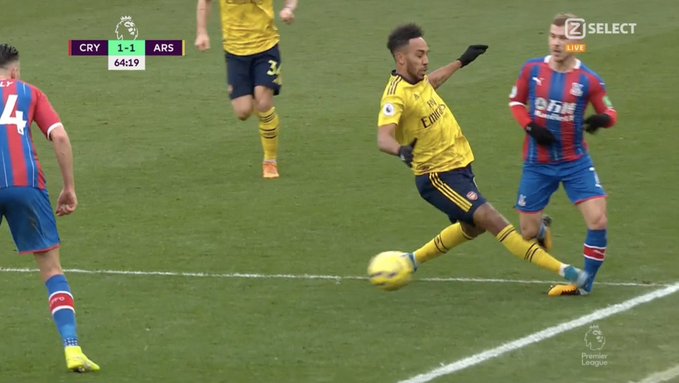 Brutalny faul Aubameyanga! Napastnik Arsenalu został wyrzucony z boiska [WIDEO]