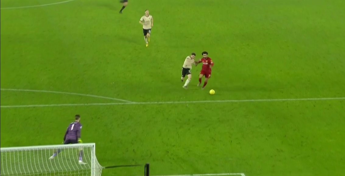 Liverpool wygrał z Manchesterem United w hicie Premier League! Asysta Alissona Beckera [WIDEO]