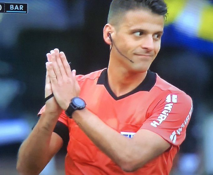 Fatalna decyzja sędziego na korzyść FC Barcelony. Arbiter pozbawił Valencię doskonałej okazji [WIDEO]