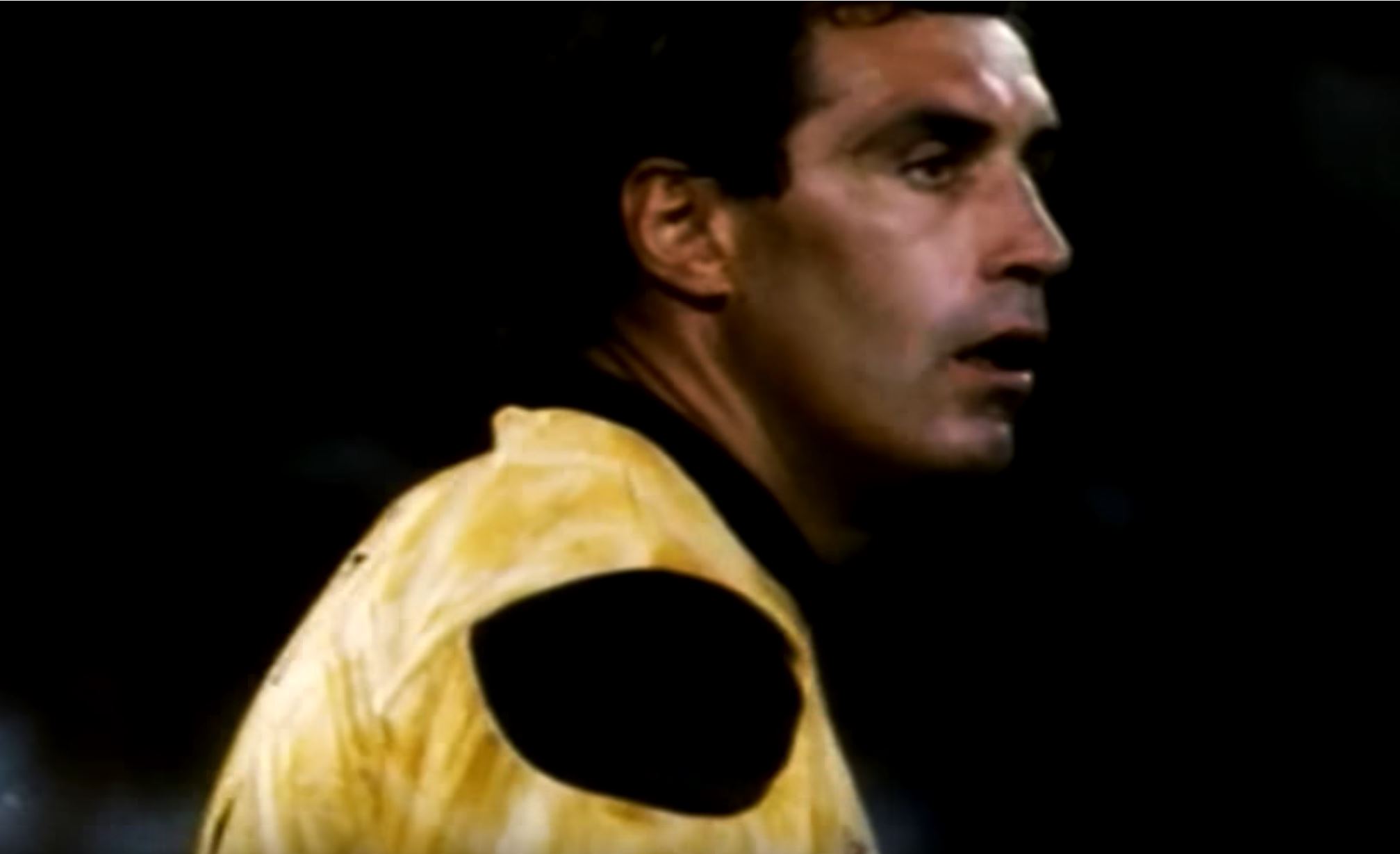 45 lat cierpień i podwójnego życia legendy brytyjskiej piłki. Teraz Anglik przerywa milczenie