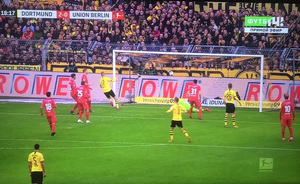Wielki sen Erlinga Haalanda w Bundeslidze wciąż trwa. Dublet Norwega przeciwko Rafałowi Gikiewiczowi [WIDEO]