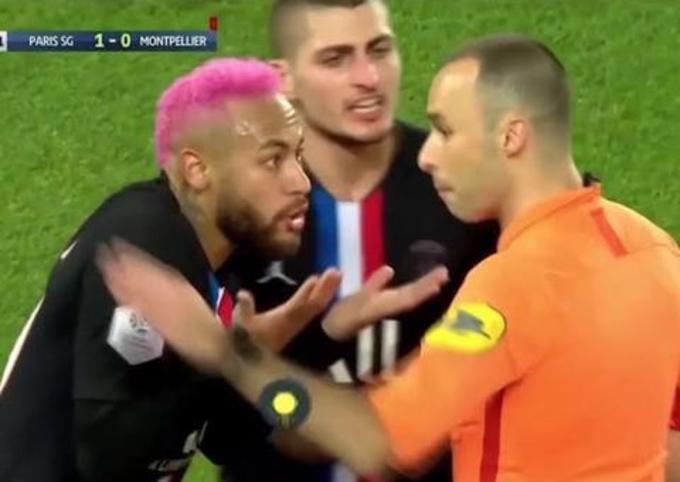 "Moja d*** mówi po francusku!". Neymar wściekł się po żółtej kartce za sztuczkę techniczną [WIDEO]