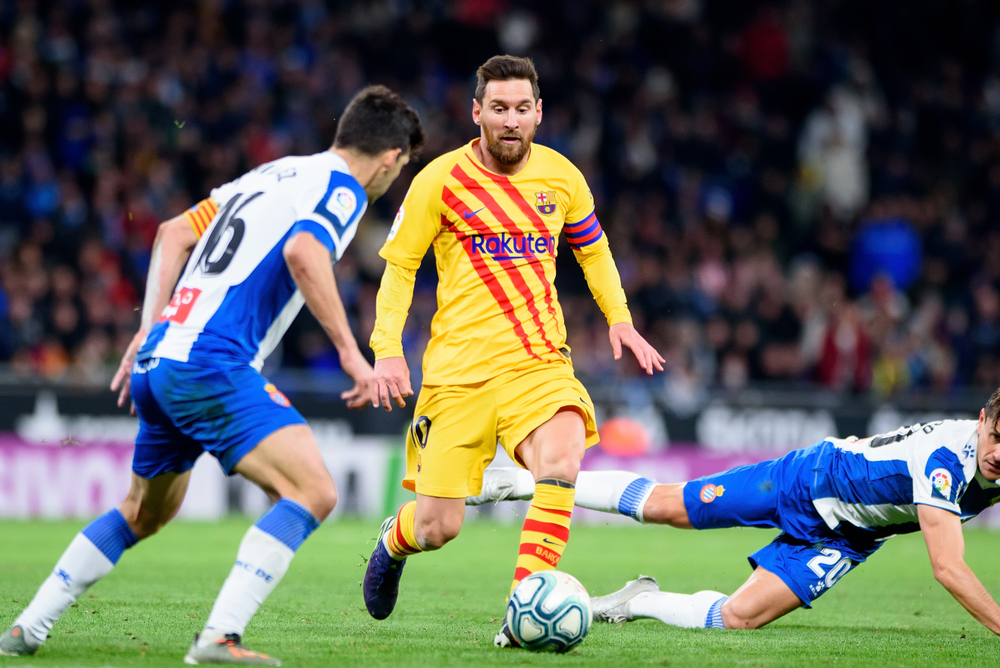 Leo Messi gra na środkach przeciwbólowych. Zaszkodziły mu treningi Quique Setiena
